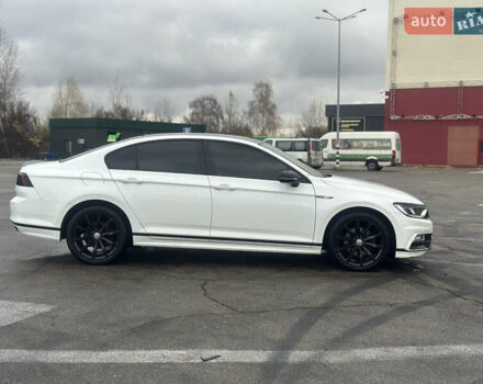 Белый Фольксваген Пассат, объемом двигателя 1.97 л и пробегом 178 тыс. км за 18900 $, фото 3 на Automoto.ua