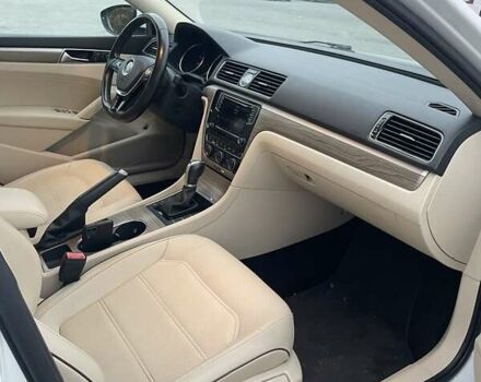 Білий Фольксваген Пассат, об'ємом двигуна 1.8 л та пробігом 181 тис. км за 14000 $, фото 19 на Automoto.ua