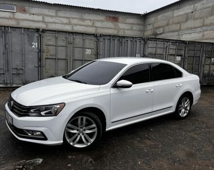 Белый Фольксваген Пассат, объемом двигателя 1.8 л и пробегом 185 тыс. км за 13000 $, фото 2 на Automoto.ua