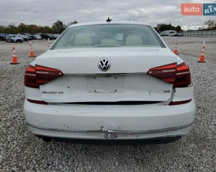 Белый Фольксваген Пассат, объемом двигателя 1.8 л и пробегом 141 тыс. км за 1800 $, фото 5 на Automoto.ua
