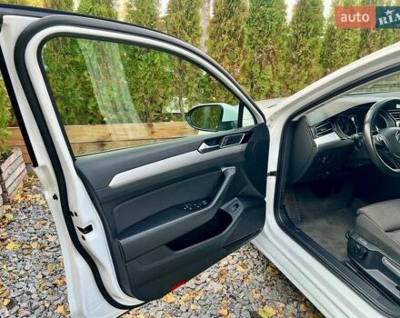 Белый Фольксваген Пассат, объемом двигателя 1.97 л и пробегом 240 тыс. км за 17900 $, фото 36 на Automoto.ua