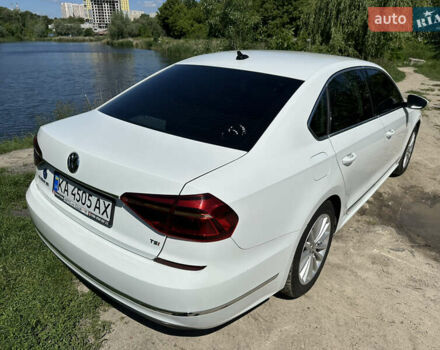 Белый Фольксваген Пассат, объемом двигателя 1.8 л и пробегом 127 тыс. км за 13999 $, фото 6 на Automoto.ua