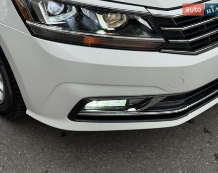 Белый Фольксваген Пассат, объемом двигателя 1.8 л и пробегом 57 тыс. км за 11299 $, фото 30 на Automoto.ua