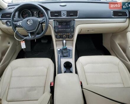 Белый Фольксваген Пассат, объемом двигателя 1.8 л и пробегом 141 тыс. км за 1800 $, фото 7 на Automoto.ua