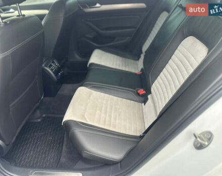 Белый Фольксваген Пассат, объемом двигателя 1.97 л и пробегом 178 тыс. км за 18900 $, фото 9 на Automoto.ua