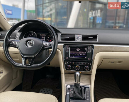 Белый Фольксваген Пассат, объемом двигателя 1.8 л и пробегом 198 тыс. км за 11950 $, фото 12 на Automoto.ua