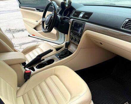 Білий Фольксваген Пассат, об'ємом двигуна 1.8 л та пробігом 108 тис. км за 17500 $, фото 6 на Automoto.ua