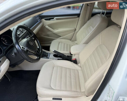 Білий Фольксваген Пассат, об'ємом двигуна 3.6 л та пробігом 136 тис. км за 17500 $, фото 10 на Automoto.ua