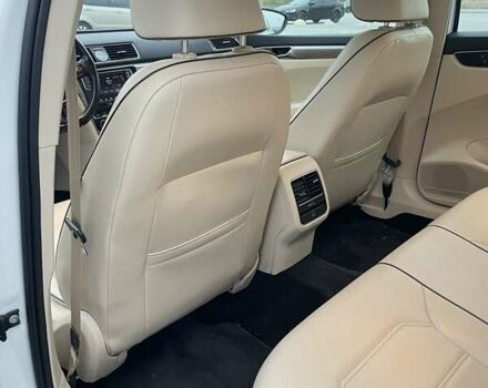 Білий Фольксваген Пассат, об'ємом двигуна 1.8 л та пробігом 181 тис. км за 14000 $, фото 15 на Automoto.ua