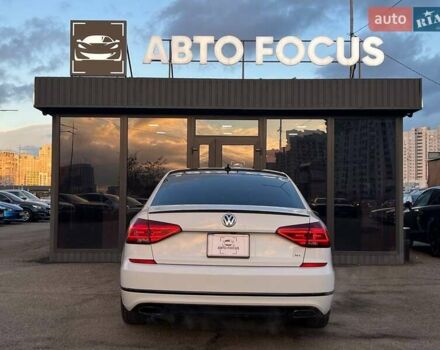 Білий Фольксваген Пассат, об'ємом двигуна 3.6 л та пробігом 72 тис. км за 17490 $, фото 5 на Automoto.ua
