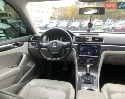 Білий Фольксваген Пассат, об'ємом двигуна 2 л та пробігом 152 тис. км за 16690 $, фото 27 на Automoto.ua