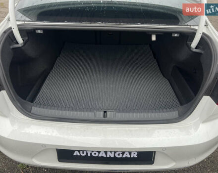 Белый Фольксваген Пассат, объемом двигателя 2 л и пробегом 120 тыс. км за 22000 $, фото 22 на Automoto.ua