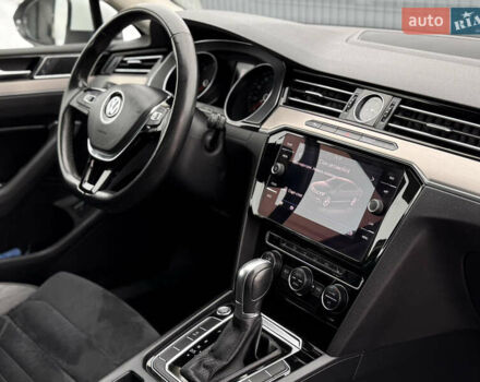 Белый Фольксваген Пассат, объемом двигателя 2 л и пробегом 198 тыс. км за 18950 $, фото 84 на Automoto.ua