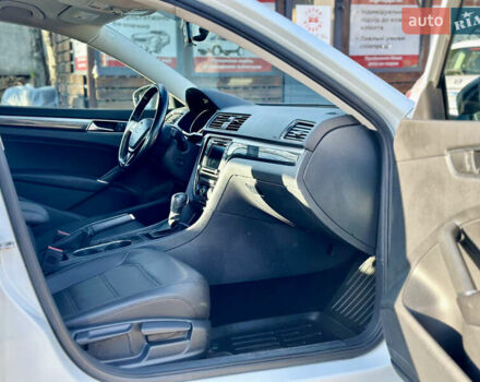 Білий Фольксваген Пассат, об'ємом двигуна 2 л та пробігом 176 тис. км за 12500 $, фото 17 на Automoto.ua