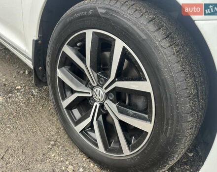 Белый Фольксваген Пассат, объемом двигателя 2 л и пробегом 120 тыс. км за 22000 $, фото 9 на Automoto.ua