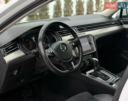 Белый Фольксваген Пассат, объемом двигателя 2 л и пробегом 198 тыс. км за 18950 $, фото 66 на Automoto.ua