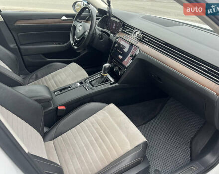 Белый Фольксваген Пассат, объемом двигателя 2 л и пробегом 120 тыс. км за 22000 $, фото 26 на Automoto.ua