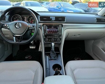 Білий Фольксваген Пассат, об'ємом двигуна 2 л та пробігом 145 тис. км за 18500 $, фото 24 на Automoto.ua