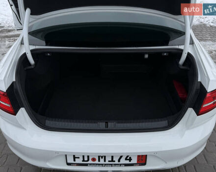 Белый Фольксваген Пассат, объемом двигателя 2 л и пробегом 198 тыс. км за 18950 $, фото 116 на Automoto.ua