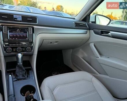 Білий Фольксваген Пассат, об'ємом двигуна 2 л та пробігом 145 тис. км за 18500 $, фото 25 на Automoto.ua