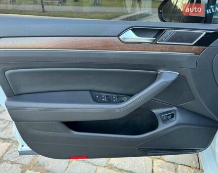 Білий Фольксваген Пассат, об'ємом двигуна 1.8 л та пробігом 170 тис. км за 17500 $, фото 19 на Automoto.ua