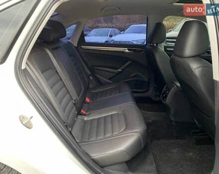 Білий Фольксваген Пассат, об'ємом двигуна 2 л та пробігом 73 тис. км за 17900 $, фото 25 на Automoto.ua