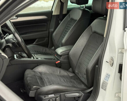 Белый Фольксваген Пассат, объемом двигателя 2 л и пробегом 198 тыс. км за 18950 $, фото 59 на Automoto.ua