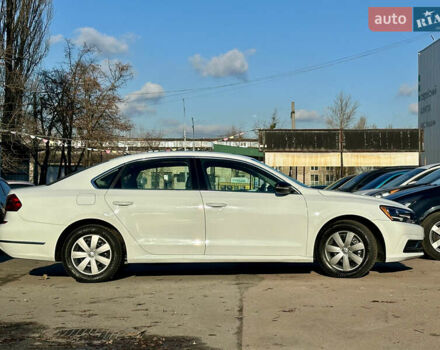 Білий Фольксваген Пассат, об'ємом двигуна 2 л та пробігом 176 тис. км за 12500 $, фото 5 на Automoto.ua