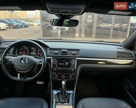 Білий Фольксваген Пассат, об'ємом двигуна 3.6 л та пробігом 72 тис. км за 17490 $, фото 12 на Automoto.ua