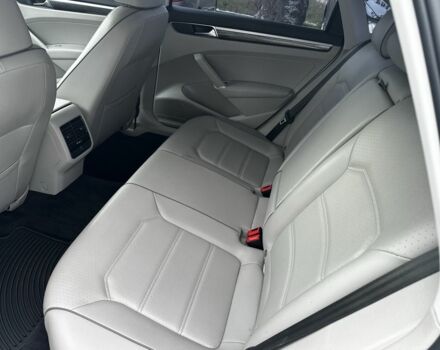 Білий Фольксваген Пассат, об'ємом двигуна 2 л та пробігом 71 тис. км за 13900 $, фото 7 на Automoto.ua