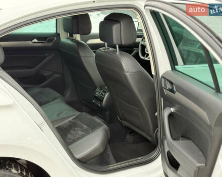 Белый Фольксваген Пассат, объемом двигателя 2 л и пробегом 198 тыс. км за 18950 $, фото 70 на Automoto.ua