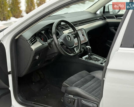 Белый Фольксваген Пассат, объемом двигателя 2 л и пробегом 198 тыс. км за 18950 $, фото 56 на Automoto.ua