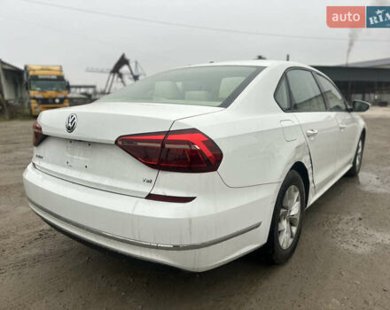 Білий Фольксваген Пассат, об'ємом двигуна 2 л та пробігом 147 тис. км за 8600 $, фото 4 на Automoto.ua