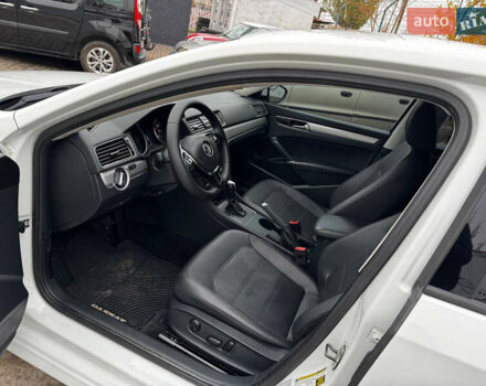 Белый Фольксваген Пассат, объемом двигателя 2 л и пробегом 70 тыс. км за 11999 $, фото 6 на Automoto.ua