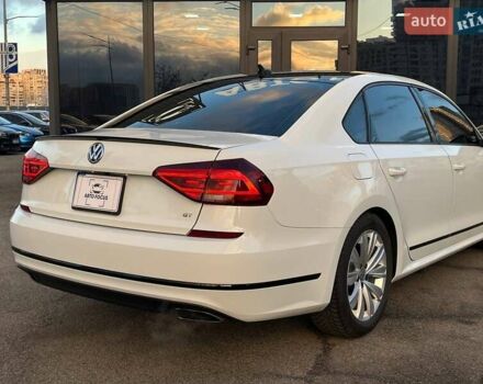 Білий Фольксваген Пассат, об'ємом двигуна 3.6 л та пробігом 72 тис. км за 17490 $, фото 7 на Automoto.ua