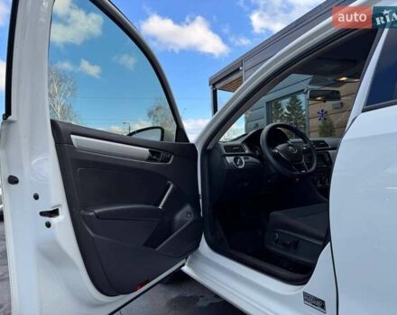 Белый Фольксваген Пассат, объемом двигателя 2 л и пробегом 90 тыс. км за 12800 $, фото 26 на Automoto.ua