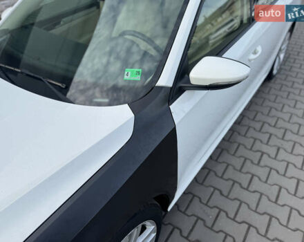 Белый Фольксваген Пассат, объемом двигателя 2 л и пробегом 214 тыс. км за 10800 $, фото 10 на Automoto.ua