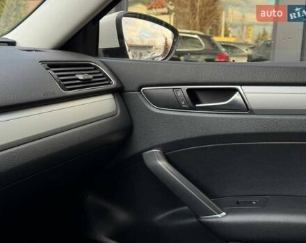 Белый Фольксваген Пассат, объемом двигателя 2 л и пробегом 90 тыс. км за 12800 $, фото 46 на Automoto.ua