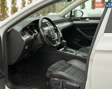 Белый Фольксваген Пассат, объемом двигателя 2 л и пробегом 198 тыс. км за 18950 $, фото 57 на Automoto.ua