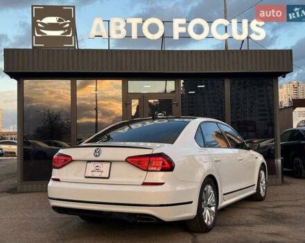 Білий Фольксваген Пассат, об'ємом двигуна 3.6 л та пробігом 72 тис. км за 17490 $, фото 6 на Automoto.ua