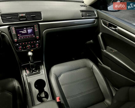 Білий Фольксваген Пассат, об'ємом двигуна 1.98 л та пробігом 143 тис. км за 12900 $, фото 38 на Automoto.ua