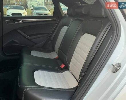 Білий Фольксваген Пассат, об'ємом двигуна 3.6 л та пробігом 72 тис. км за 17490 $, фото 9 на Automoto.ua