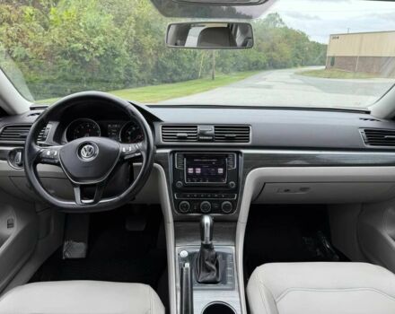 Фольксваген Пассат 2018 в Львове на Automoto.ua Белый Фольксваген Пассат, объемом двигателя 2 л и пробегом 48 тыс. км за 11300 $, фото 10 на Automoto.ua