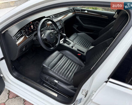 Белый Фольксваген Пассат, объемом двигателя 1.97 л и пробегом 98 тыс. км за 21500 $, фото 23 на Automoto.ua