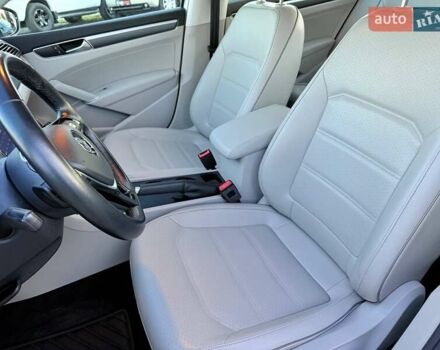 Білий Фольксваген Пассат, об'ємом двигуна 2 л та пробігом 145 тис. км за 18500 $, фото 14 на Automoto.ua