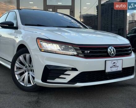 Білий Фольксваген Пассат, об'ємом двигуна 3.6 л та пробігом 72 тис. км за 17490 $, фото 1 на Automoto.ua