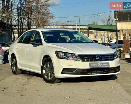 Білий Фольксваген Пассат, об'ємом двигуна 2 л та пробігом 176 тис. км за 12500 $, фото 6 на Automoto.ua