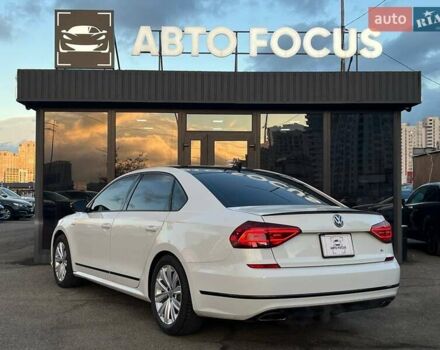 Білий Фольксваген Пассат, об'ємом двигуна 3.6 л та пробігом 72 тис. км за 17490 $, фото 4 на Automoto.ua