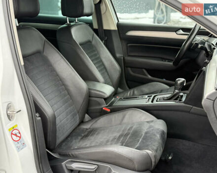 Белый Фольксваген Пассат, объемом двигателя 2 л и пробегом 198 тыс. км за 18950 $, фото 80 на Automoto.ua