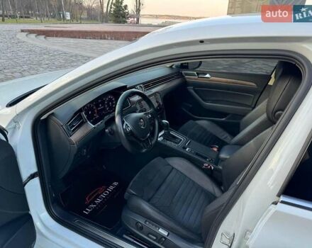 Білий Фольксваген Пассат, об'ємом двигуна 1.8 л та пробігом 170 тис. км за 17500 $, фото 7 на Automoto.ua